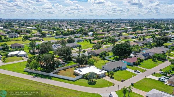 137 SE Santa Barbara Pl, Cape Coral, FL 33990