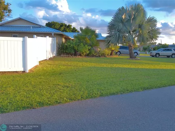 Cape Coral, FL 33990,137 SE Santa Barbara Pl