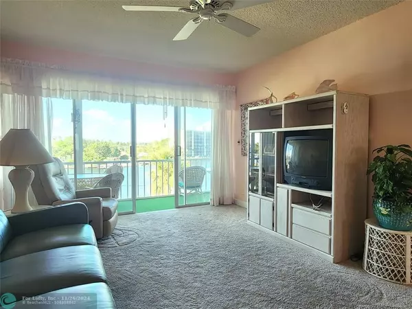 Deerfield Beach, FL 33441,105 NE 19th Ave  #456