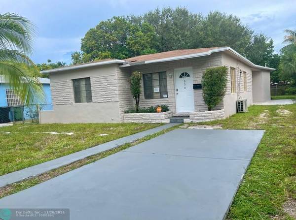 650 NE 131st St, North Miami, FL 33161