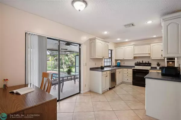 Boca Raton, FL 33498,10081 Canoe Brook Cir