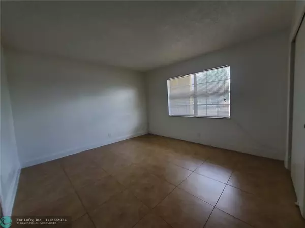 Coral Springs, FL 33065,3402 Riverside Dr  #2