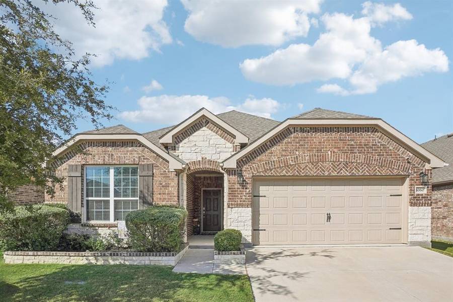 1060 Pinnacle Breeze Drive, Fort Worth, TX 76052