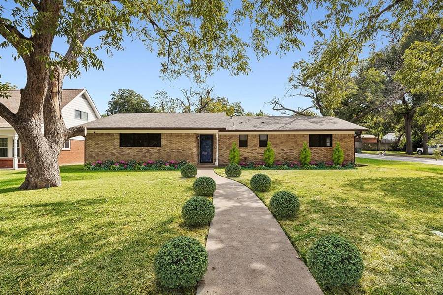 713 Waggoner Drive, Arlington, TX 76013