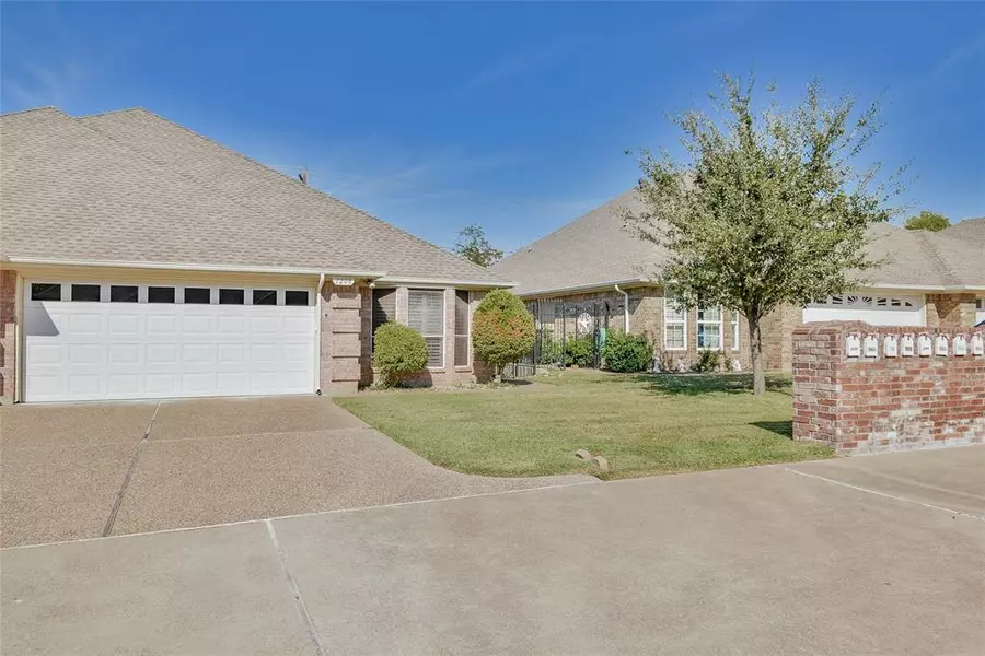 1208 Henard Lane, Granbury, TX 76048