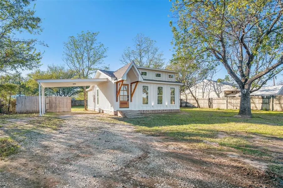 204 Walnut Street, Chico, TX 76431