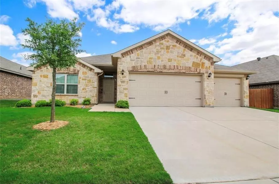 2521 Weatherford Heights Drive, Weatherford, TX 76087