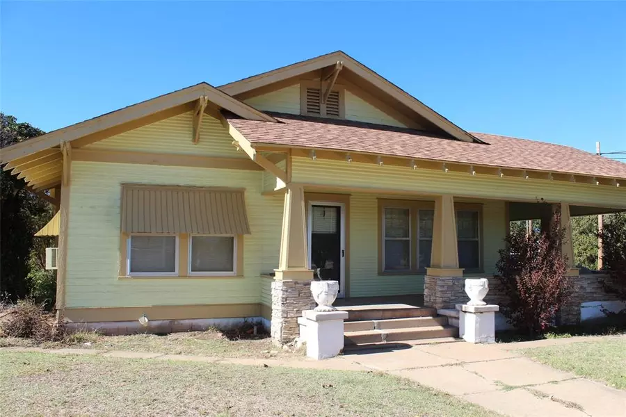 231 N 3rd Avenue, Munday, TX 76371