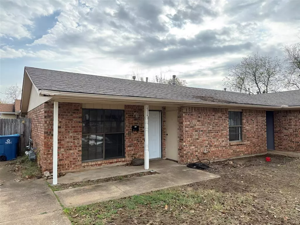 Denison, TX 75020,714 N Derby Street #102