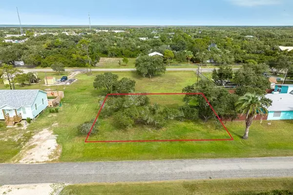 389 Charlotte Dr, Rockport, TX 78382