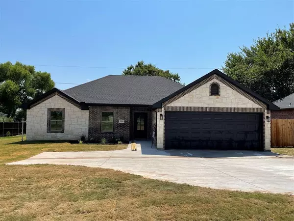 208 W locust Street, Collinsville, TX 76233