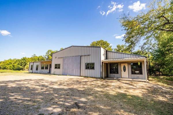 676 Farm Road 2653 N, Cumby, TX 75433