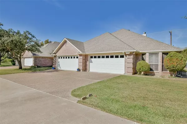 Granbury, TX 76048,1208 Henard Lane