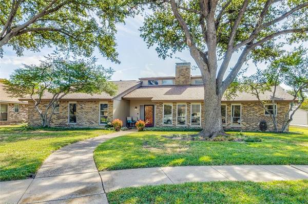 2 Briarcrest Court, Richardson, TX 75081