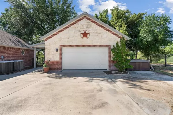 Azle, TX 76020,118 Crosshair Court