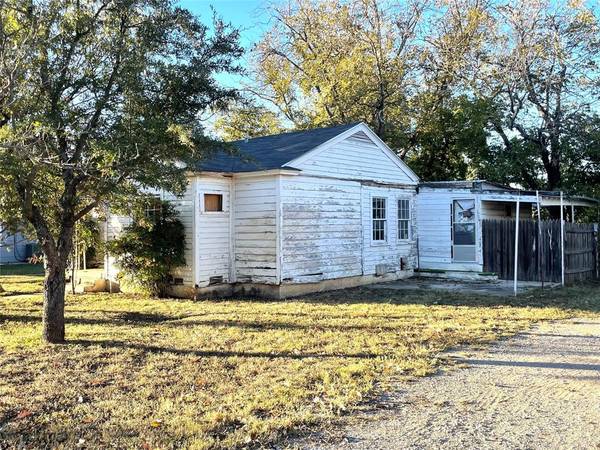 900 W 4th Street, Brady, TX 76825