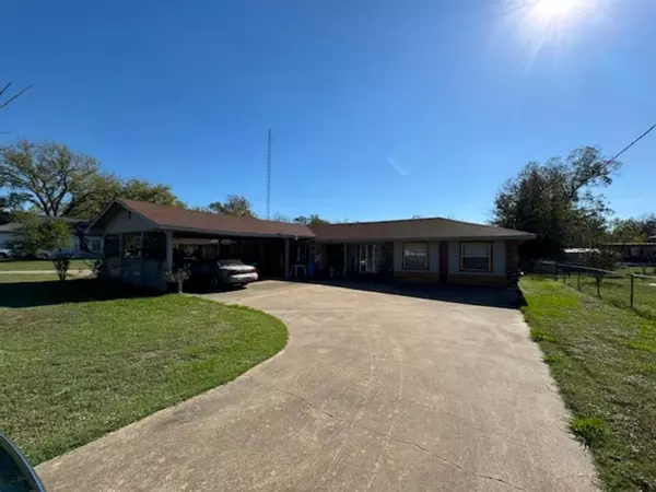 Wortham, TX 76693,307 E San Saba Street