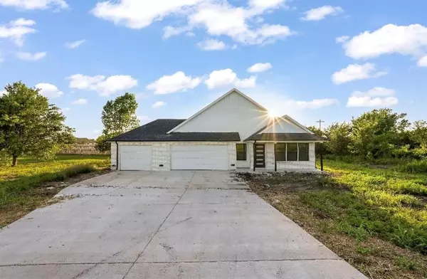 11 Red Road, Howe, TX 75459