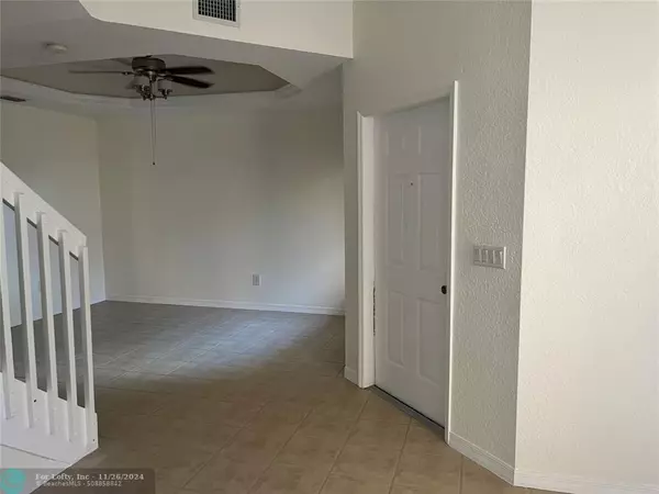 Fort Lauderdale, FL 33312,2315 Mariner Ct  #2707