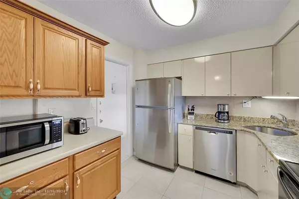 Hollywood, FL 33019,1400 S OCEAN DR  #305