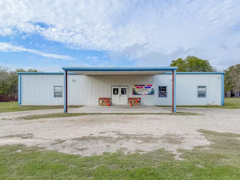 902 E Calhoun Street, Rice, TX 75155