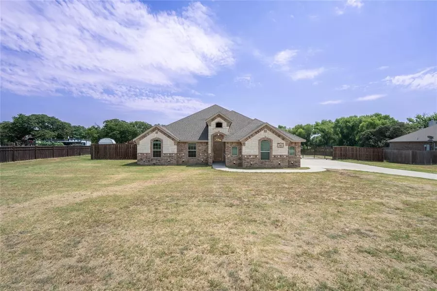 184 Briar Meadows Circle, Azle, TX 76020