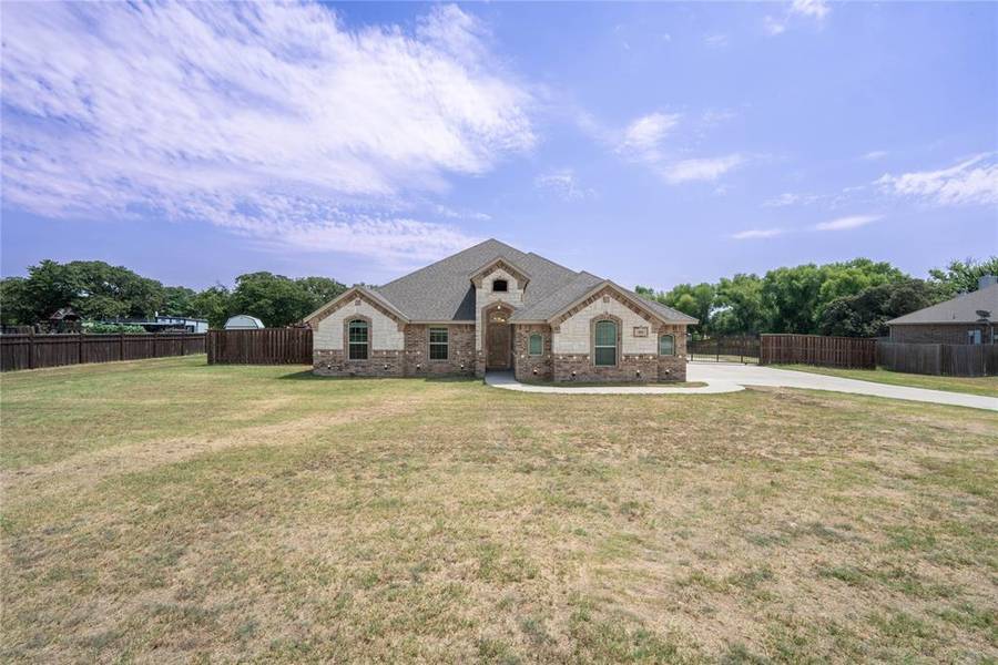 184 Briar Meadows Circle, Azle, TX 76020