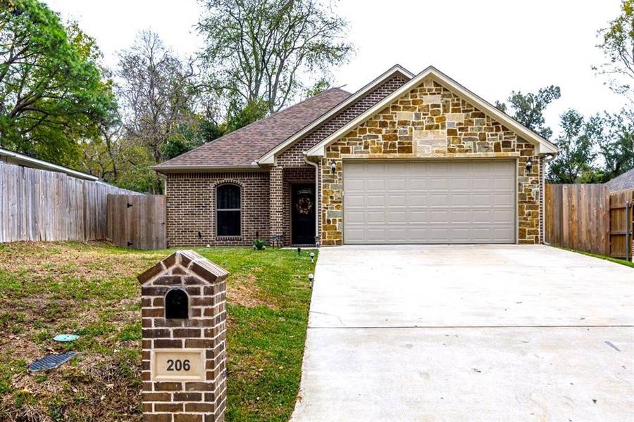 206 Willowbrook Avenue, Tyler, TX 75702