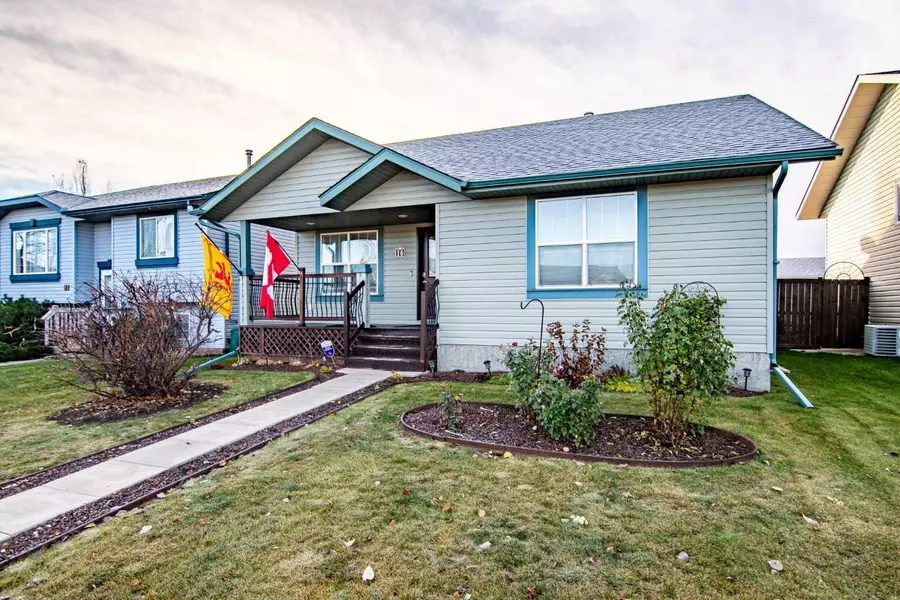 16 Mckinlay CRES, Lacombe, AB T4L2L4