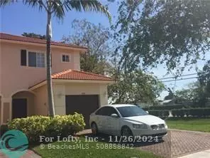 8851 N Isles Cir, Tamarac, FL 33321