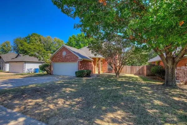 Grapevine, TX 76051,606 Dove Creek Circle