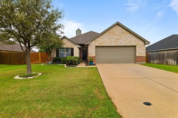 240 Glenview Drive, Aubrey, TX 76227