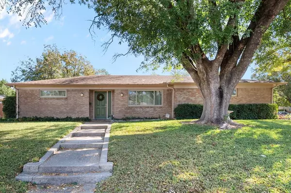 2817 Wren Avenue, Fort Worth, TX 76133