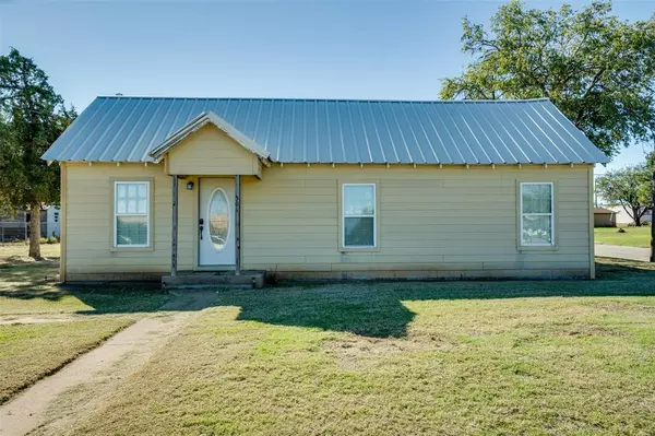 310 NE THIRD Street, Knox City, TX 79529