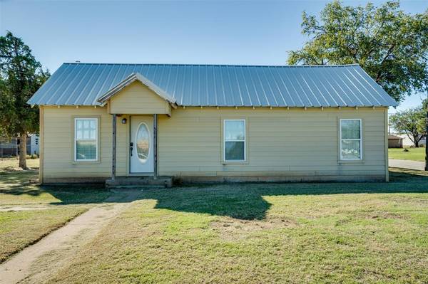 310 NE THIRD Street, Knox City, TX 79529