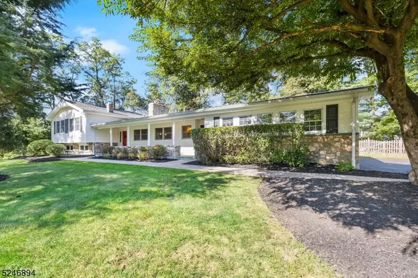 8 Rolling Hill Rd, Bernardsville Boro, NJ 07924