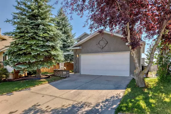 105 Hawkbury Close Northwest, Calgary, AB T3G 3E3