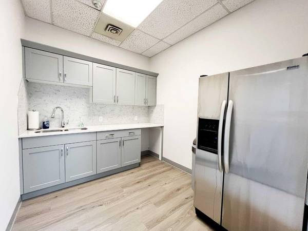 Medicine Hat, AB T1A 2Y1,1111 Kingsway AVE Southeast #202