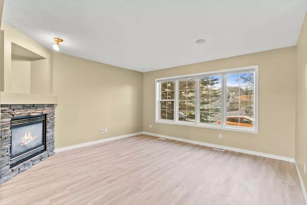 Calgary, AB T3K 0G4,32 Panora Close NW