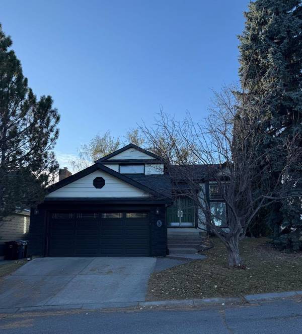 3 Stranraer PL Southwest, Calgary, AB T3H1H5