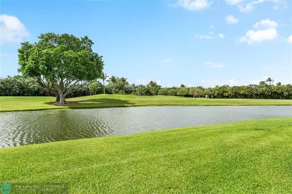 Pembroke Pines, FL 33025,9711 N Hollybrook Lake Dr  #301