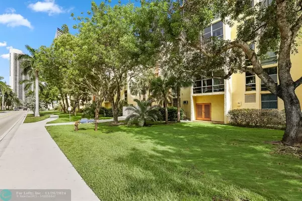 Sunny Isles Beach, FL 33160,210 172nd St  #337