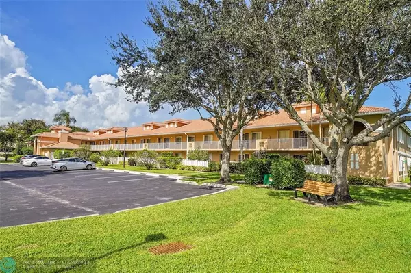 Boynton Beach, FL 33437,5876 Regal Glen Drive  #201