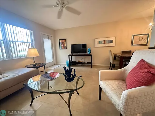 Deerfield Beach, FL 33442,30 Lyndhurst B  #30