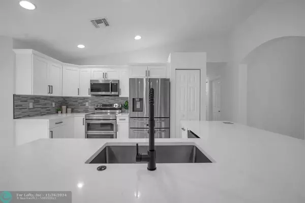 Royal Palm Beach, FL 33411,122 Chestnut Cir