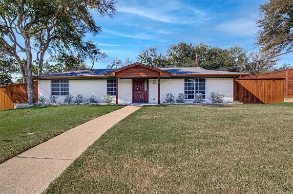 302 Dunaway Drive, Euless, TX 76040