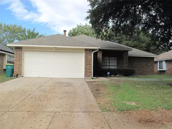 824 Larue Drive, Cedar Hill, TX 75104