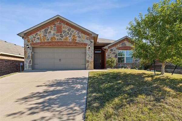 229 Balcones Drive, Fort Worth, TX 76108