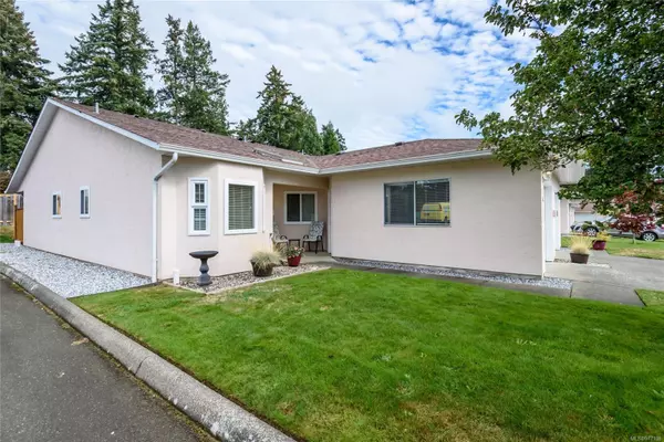 Comox, BC V9M 1M1,2030 Robb Ave #6