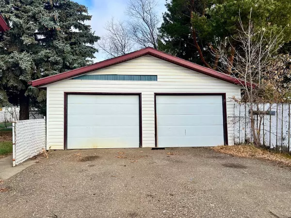 Wainwright, AB T9W 1A1,1014 17 AVE